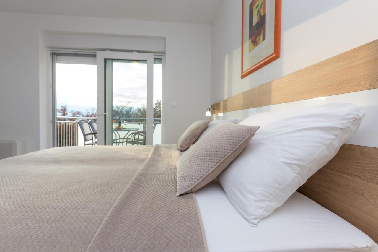 Apartmani Villa Paulo Starigrad Paklenica Exterior foto